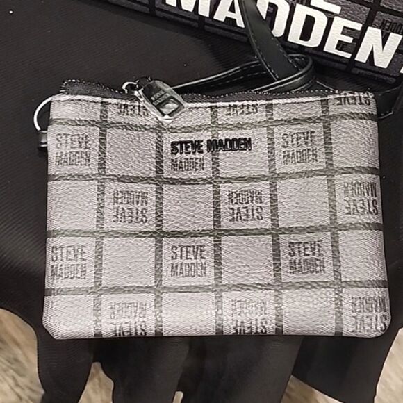 Steve Madden BOlivia Block Logo Tote Bag w/Detachable Crossbody & Wristlet - Picture 8 of 12